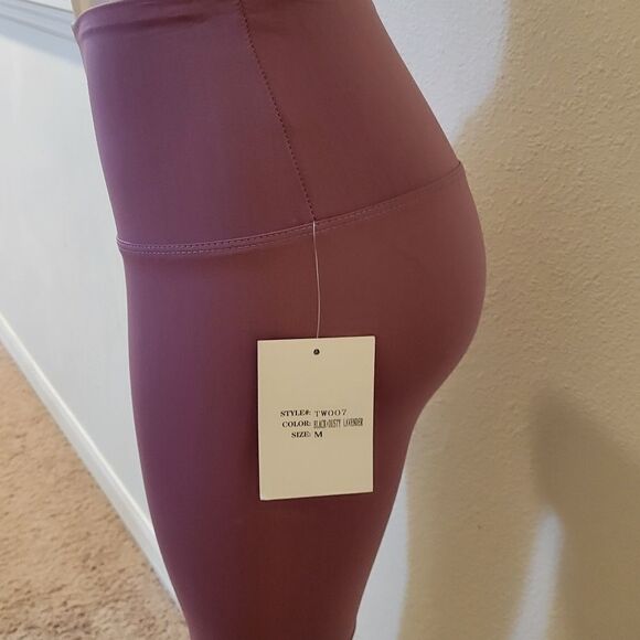BRAND NEW DYSTY LAVENDER SHORT  LEGGING - Picture 7 of 16
